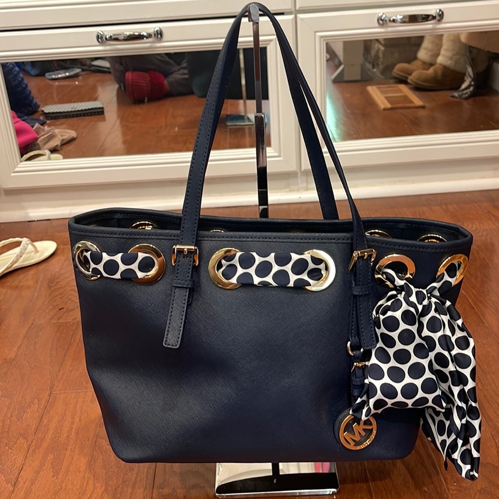 MK shoulder bag. Navy and white